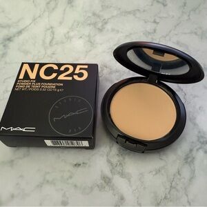 MAC Studio Fix Powder plus foundation NC25